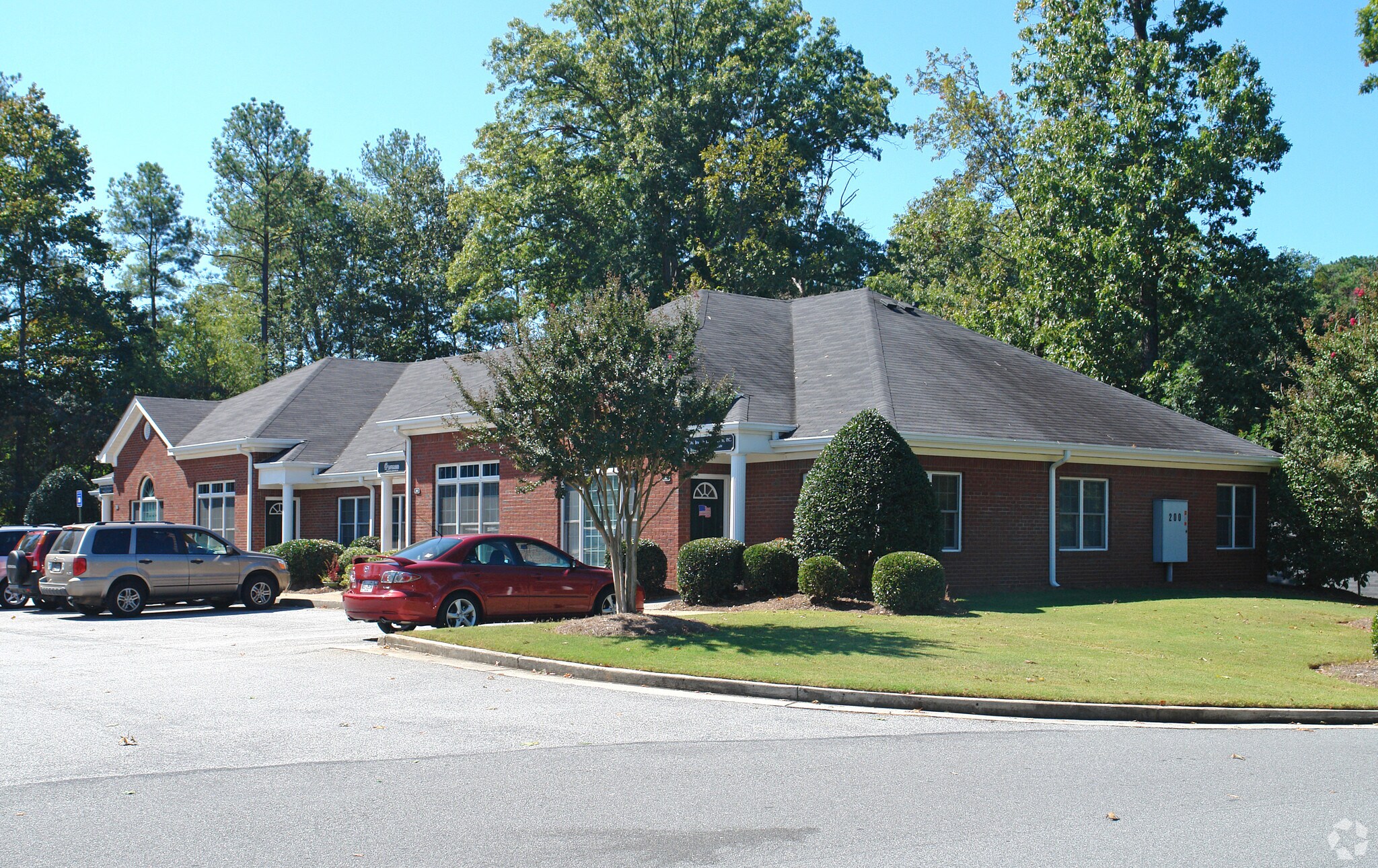 201-204 Bombay Ln, Roswell, GA for lease Primary Photo- Image 1 of 11