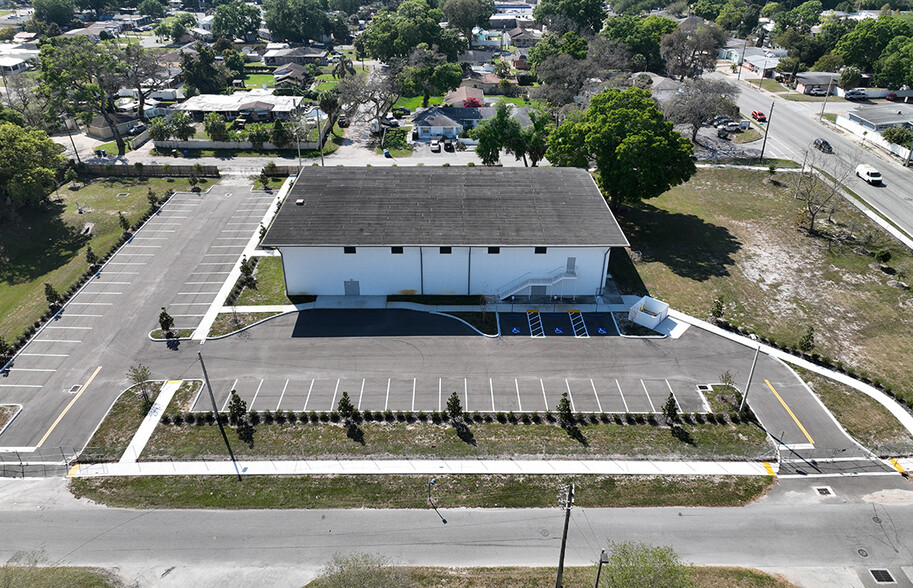 2526 W Sligh Ave, Tampa, FL for lease - Building Photo - Image 2 of 5