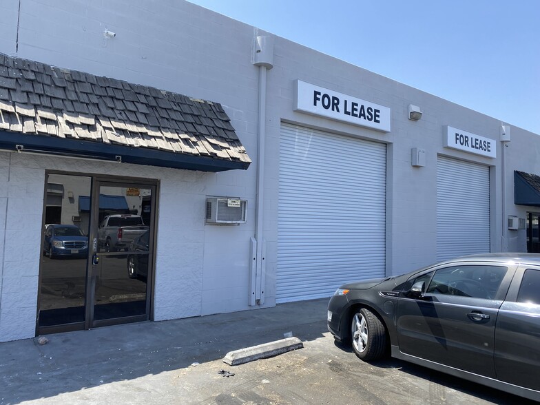 725-785 W Rialto Ave, Rialto, CA for lease - Building Photo - Image 2 of 8