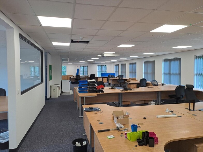 Rutherford Clos, Stevenage for lease - Interior Photo - Image 3 of 10