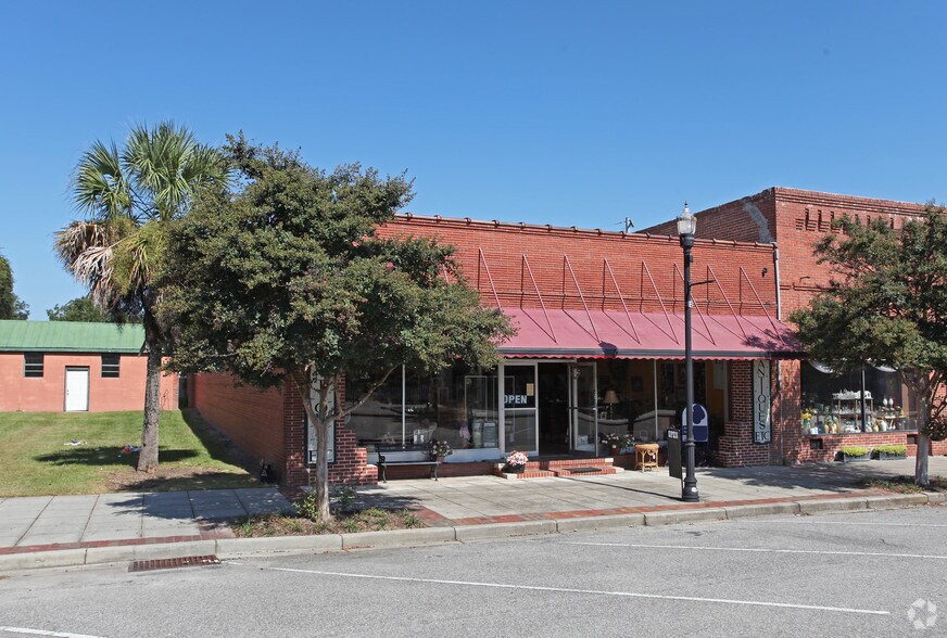 2726 Cleveland St, Elloree, SC 29047