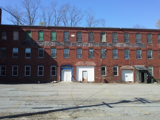 11 Oakland St, Amesbury, MA for lease - Building Photo - Image 1 of 5