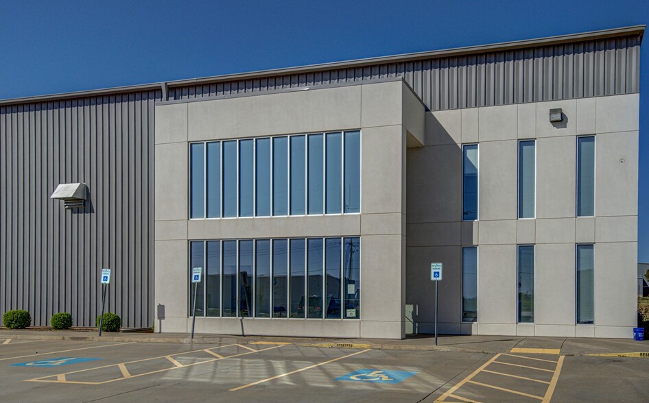 4701 United Dr, Oklahoma City, OK for lease - Building Photo - Image 3 of 6