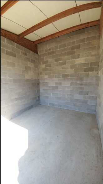 806 Avondale Ave, Tifton, GA for sale - Interior Photo - Image 2 of 9