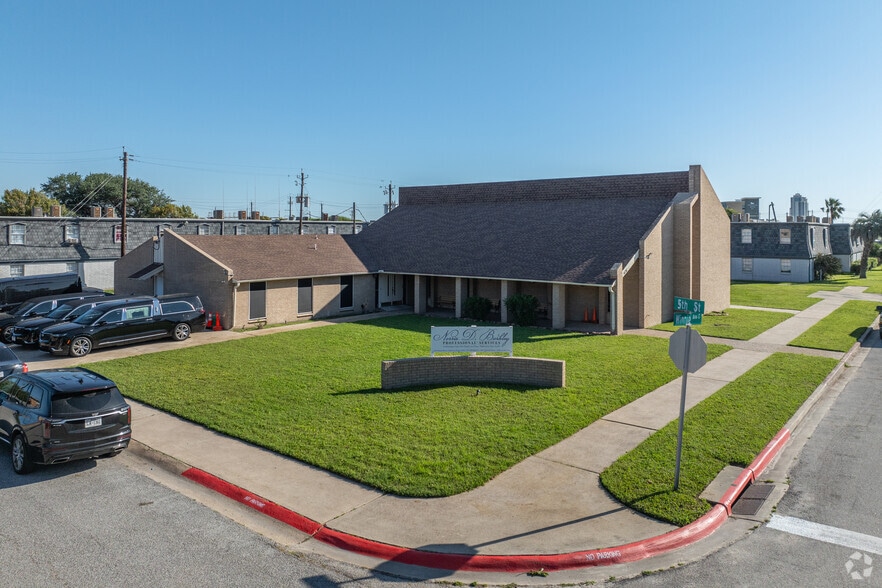 426 Winnie, Galveston, TX for lease - Primary Photo - Image 1 of 34