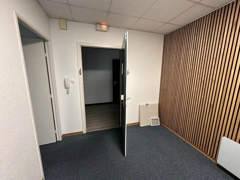 Office in Hoenheim for lease - Building Photo - Image 3 of 8