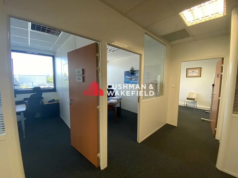 Flex in Colomiers for lease - Building Photo - Image 3 of 11
