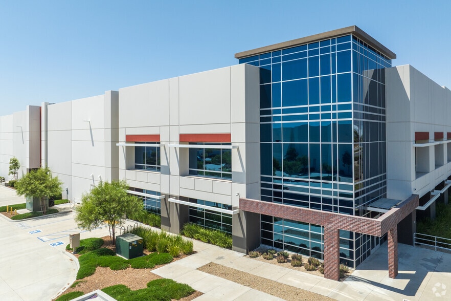 1855 W Renaissance Pky, Rialto, CA for sale - Primary Photo - Image 1 of 1