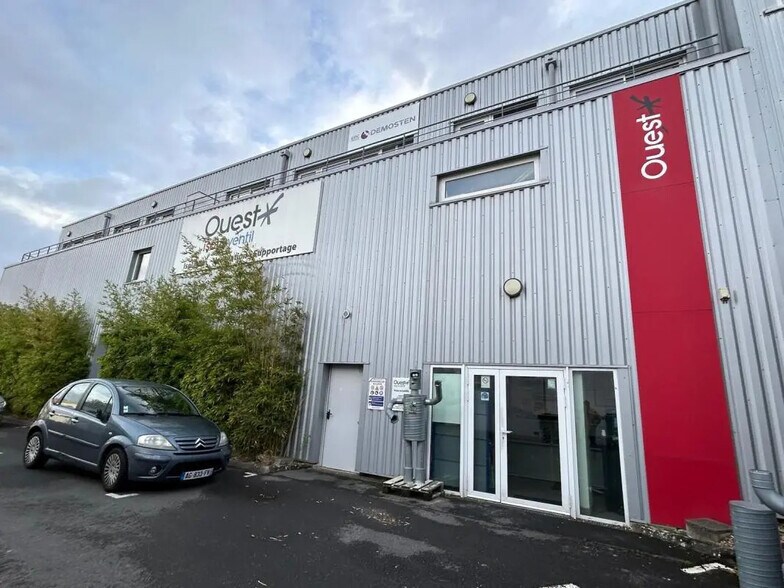 Industrial in Nanterre for lease - Building Photo - Image 1 of 9