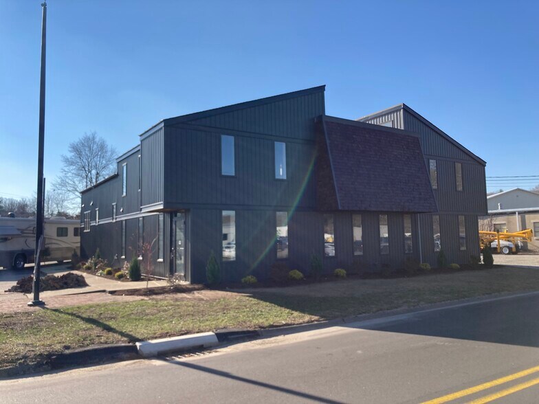 1 Cards Mill Rd, Columbia, CT for sale - Building Photo - Image 1 of 1