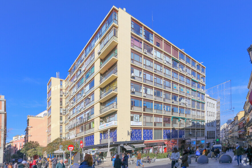 Office in Madrid, Madrid for lease - Building Photo - Image 2 of 2