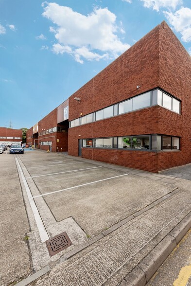 Lee Rd, London for lease - Building Photo - Image 3 of 8