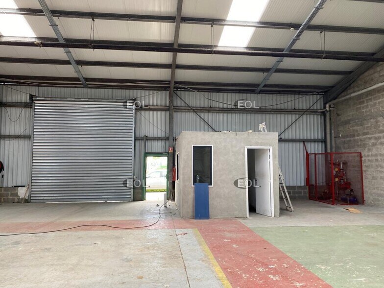Flex in Servon for lease - Building Photo - Image 2 of 5