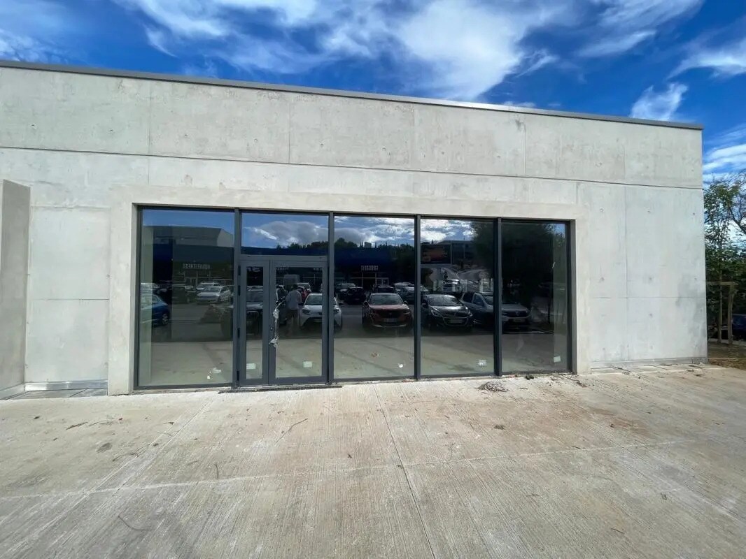 Retail in La Valette-du-Var for lease Building Photo- Image 1 of 7