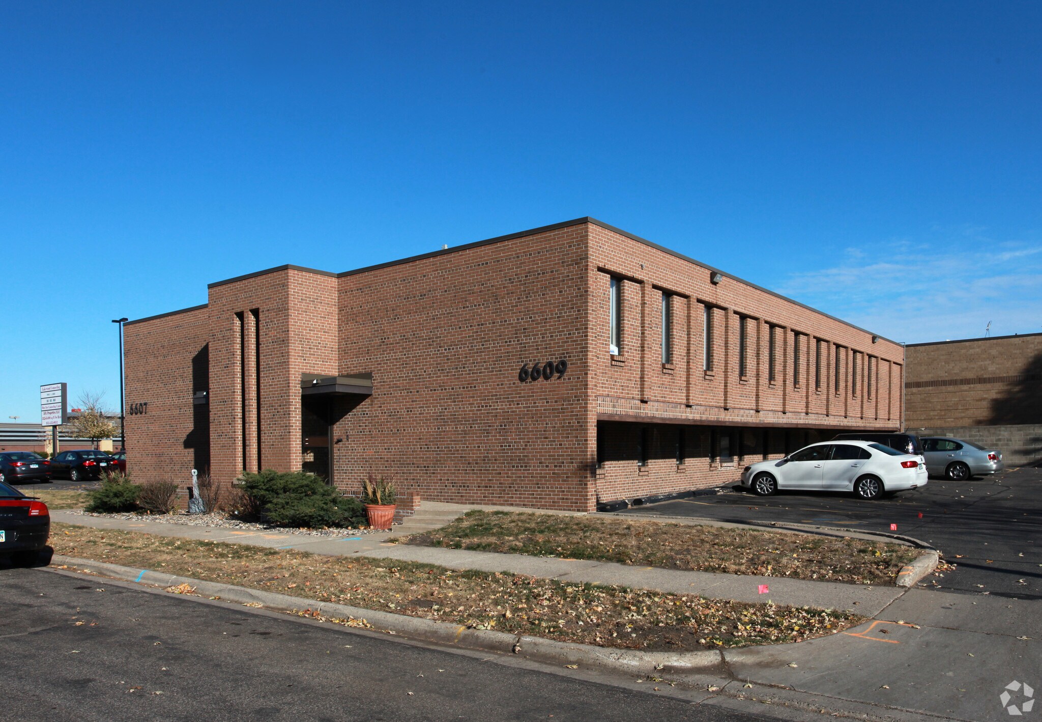 6607-6609 S 18th Ave, Richfield, MN for sale Primary Photo- Image 1 of 1