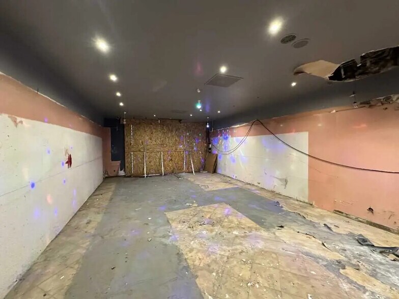 Retail in Bordeaux for lease - Interior Photo - Image 2 of 4