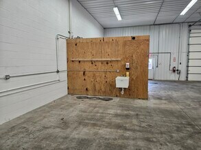 1299 Leah Rd, Morris, IL for lease Interior Photo- Image 2 of 4