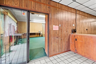911 N Broadway Ave, Ada, OK for sale Interior Photo- Image 1 of 47