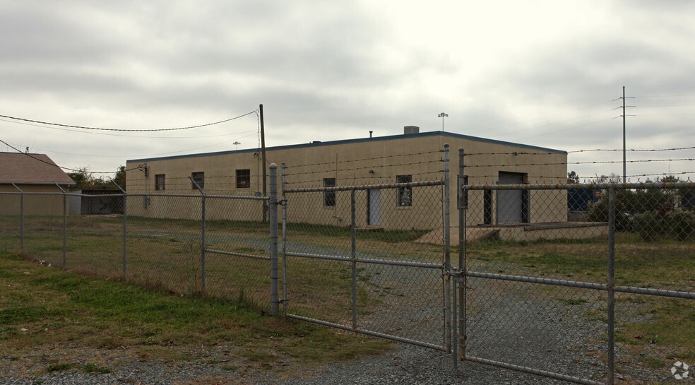 4903 Rozzelles Ferry Rd, Charlotte, NC for lease - Primary Photo - Image 2 of 4