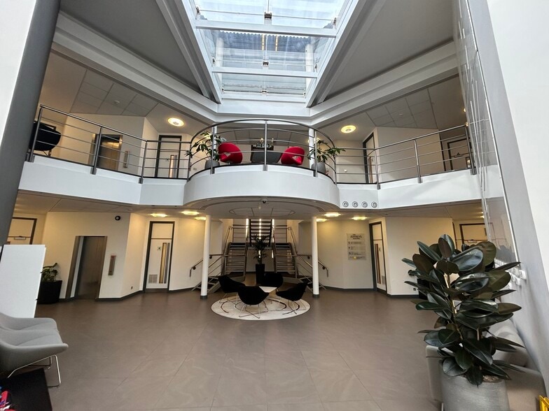 Cowley Rd, Cambridge for lease - Interior Photo - Image 2 of 8