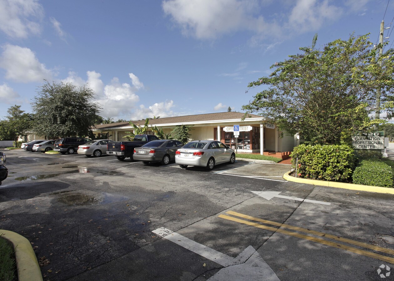 4320 W Broward Blvd, Plantation, FL 33317
