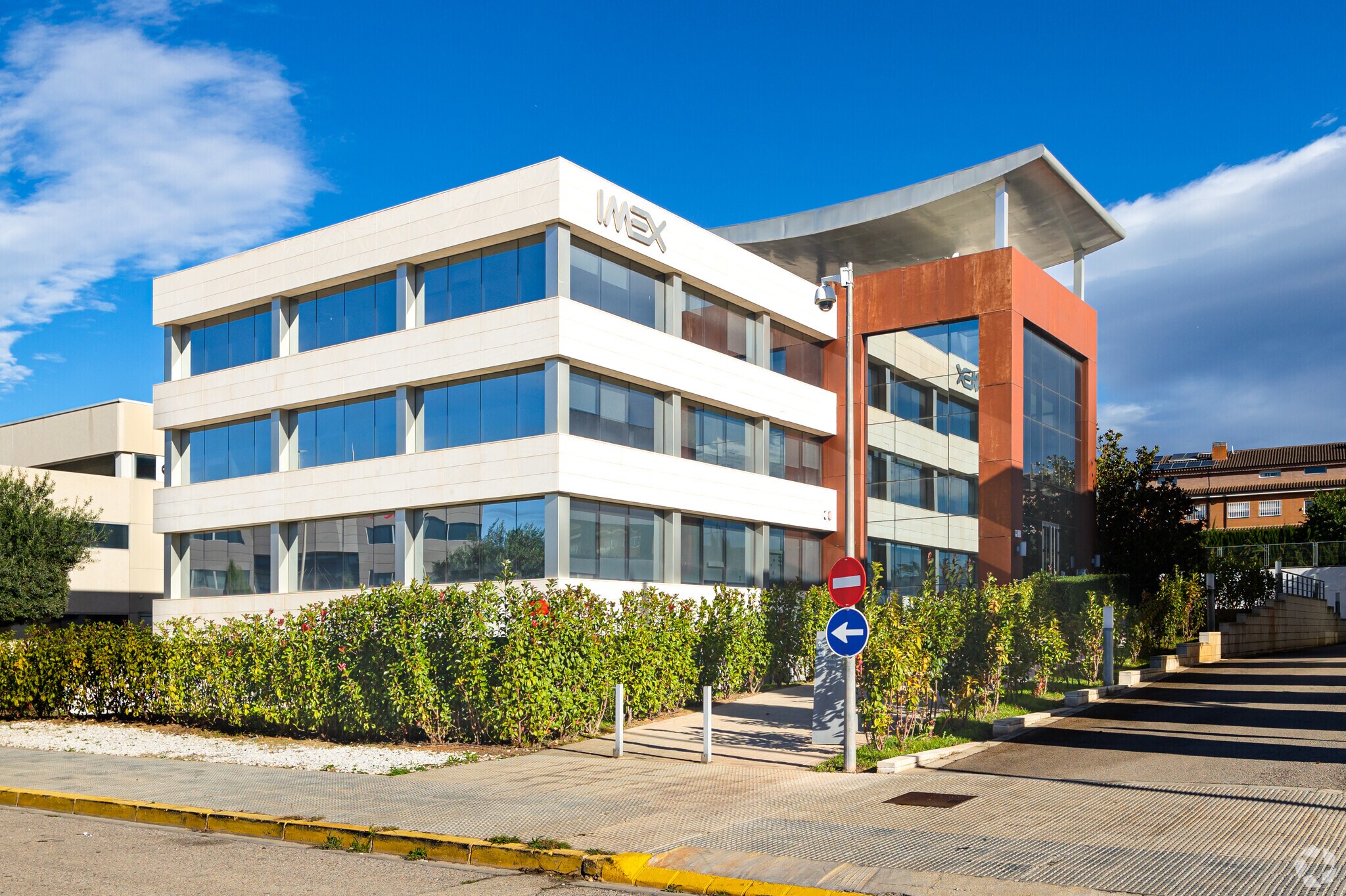 Carrer Charles Robert Darwin, 22, Paterna, Valencia for lease Primary Photo- Image 1 of 5