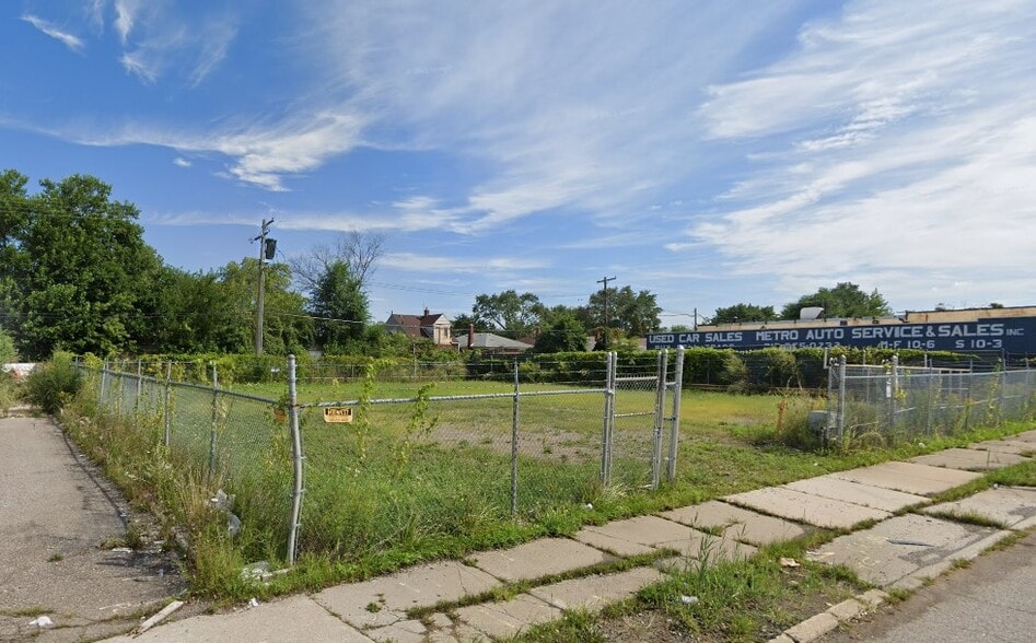 6757 E Davison St, Hamtramck, MI 48212