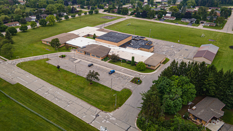 506 Kennedy Ave, Howards Grove, WI for sale - Primary Photo - Image 1 of 10