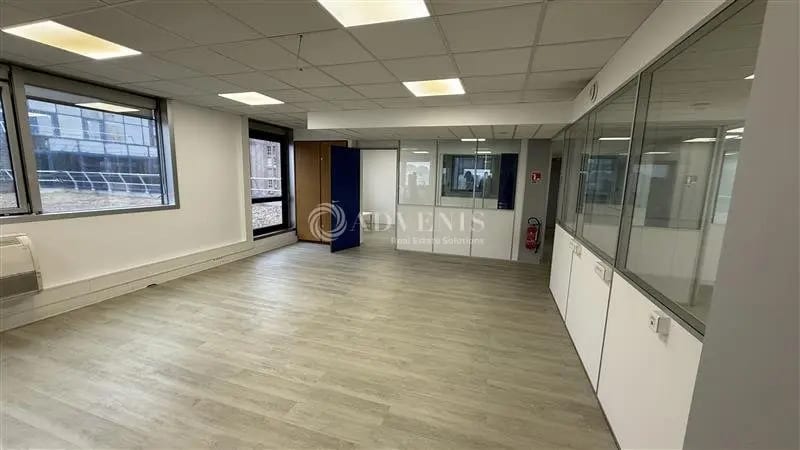 Office in Noisy-le-Grand for lease - Interior Photo - Image 2 of 4