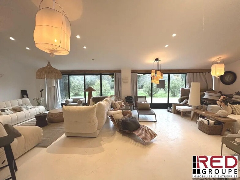 Chemin Des Saints Pères, Aix-en-Provence for lease - Building Photo - Image 2 of 5