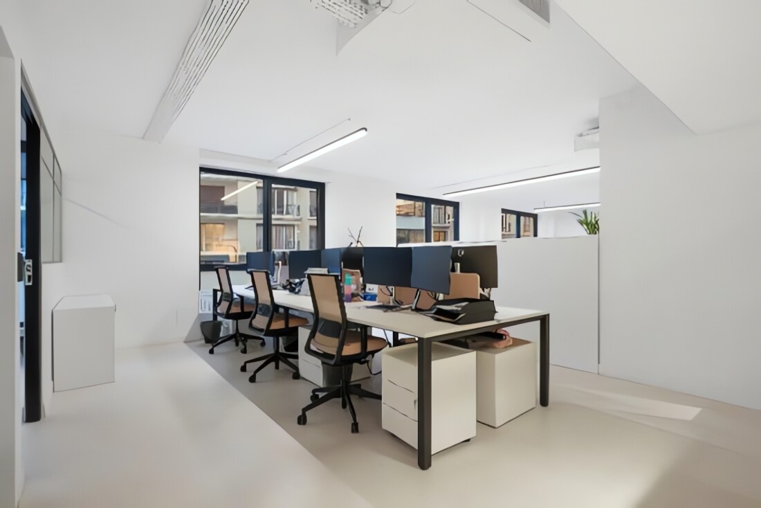 Office in Paris for lease Interior Photo- Image 1 of 11