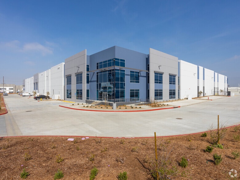 10855 Cherry Ave, Fontana, CA for lease - Building Photo - Image 3 of 12