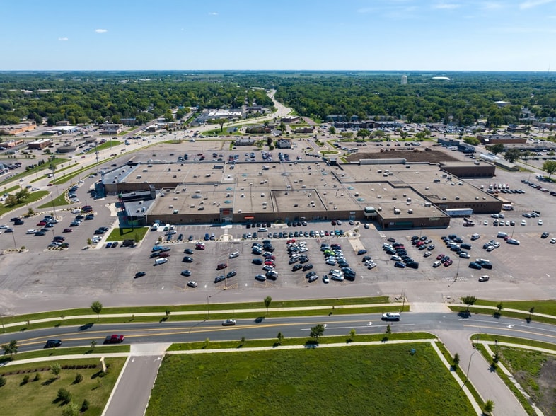 1400 Madison Ave, Mankato, MN for lease - Building Photo - Image 2 of 3