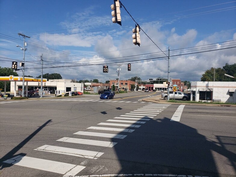 208 Amhurst Place, Englewood, TN for sale - Building Photo - Image 2 of 6