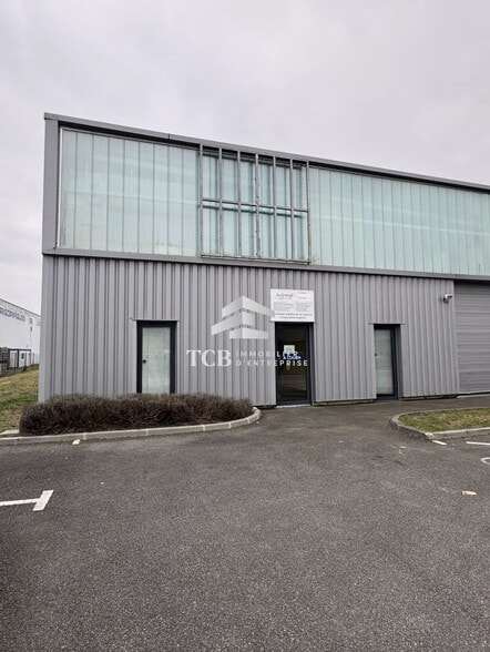 Flex in Bouaye for lease - Building Photo - Image 2 of 15