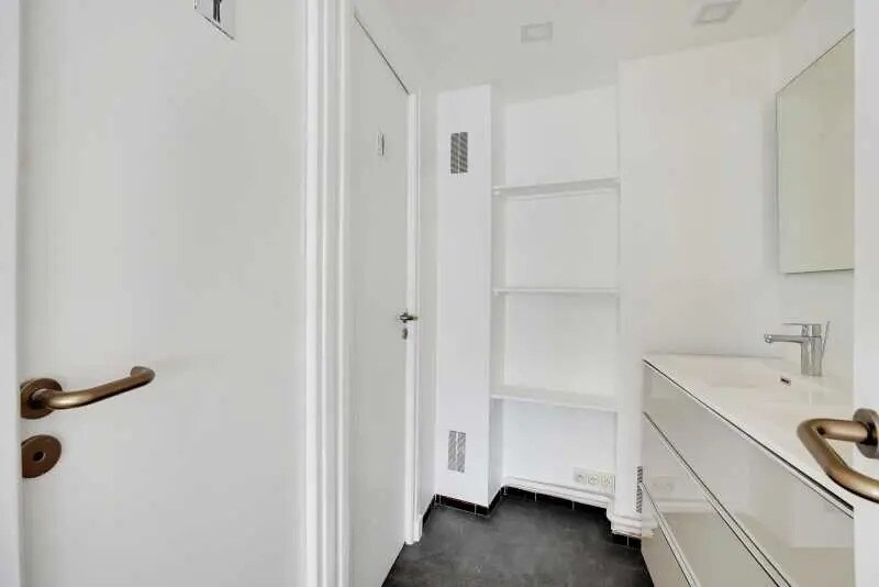 Office in Malakoff for lease - Interior Photo - Image 3 of 30