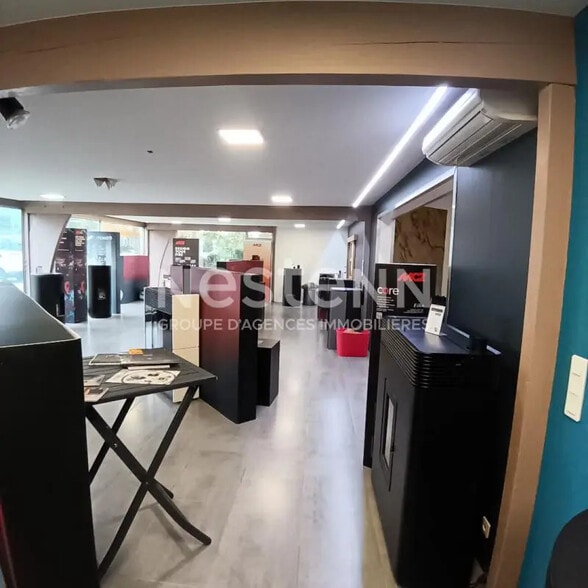 Flex in Plescop for lease - Interior Photo - Image 1 of 4