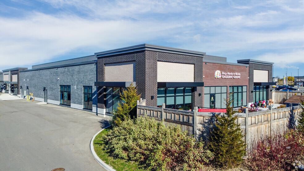 8255 Financial Dr, Brampton, ON for lease - Building Photo - Image 3 of 6