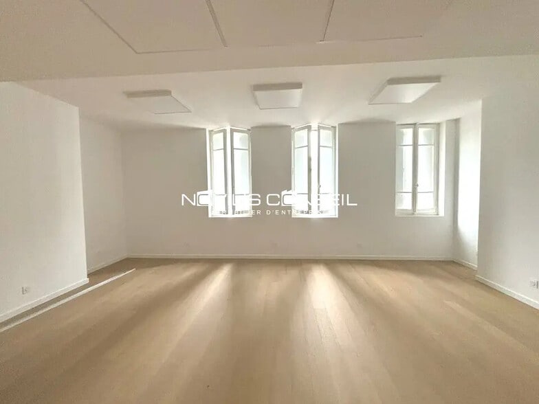 Office in Toulouse for lease - Interior Photo - Image 2 of 7