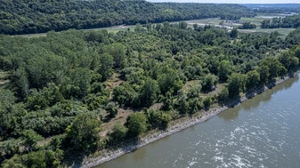 1509 W Broadway St, St Joseph MO - Campground