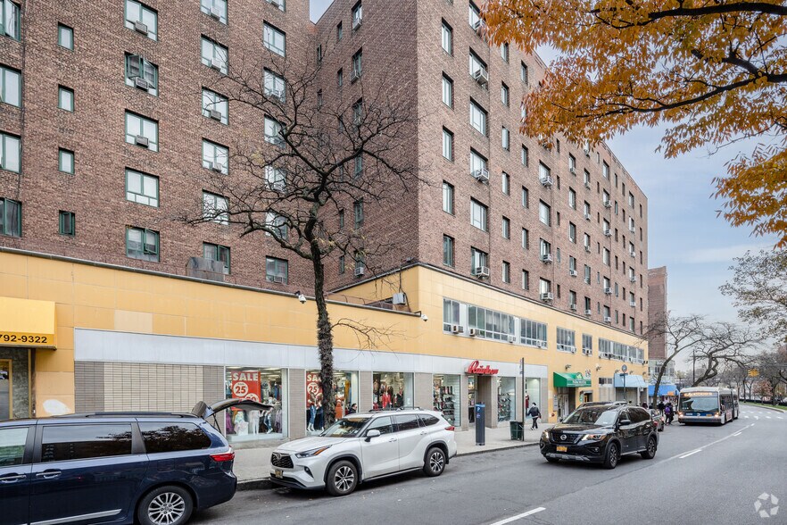 14101491 Metropolitan Ave, Bronx, NY 10462 Parkchester Retail District