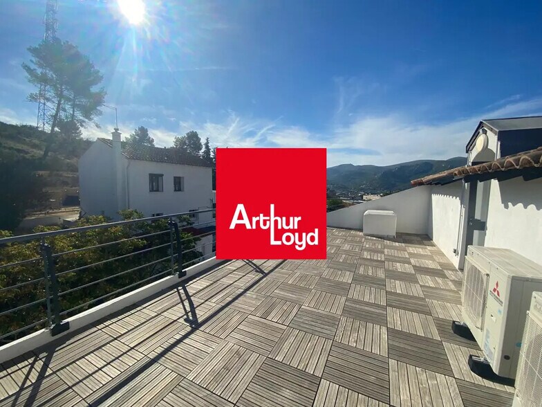 Office in Marseille for lease - Building Photo - Image 1 of 1