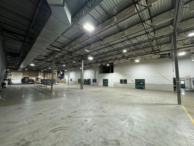 27 Production Dr, Dover, NH for lease - Building Photo - Image 3 of 9