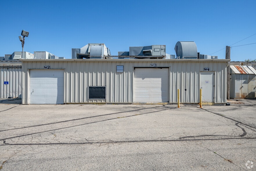 612 E Lake St, Lake Mills, WI for sale - Building Photo - Image 3 of 21