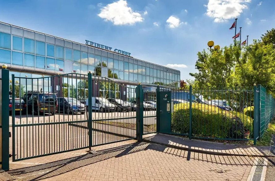 Oakcroft Rd, Chessington for lease Building Photo- Image 1 of 16