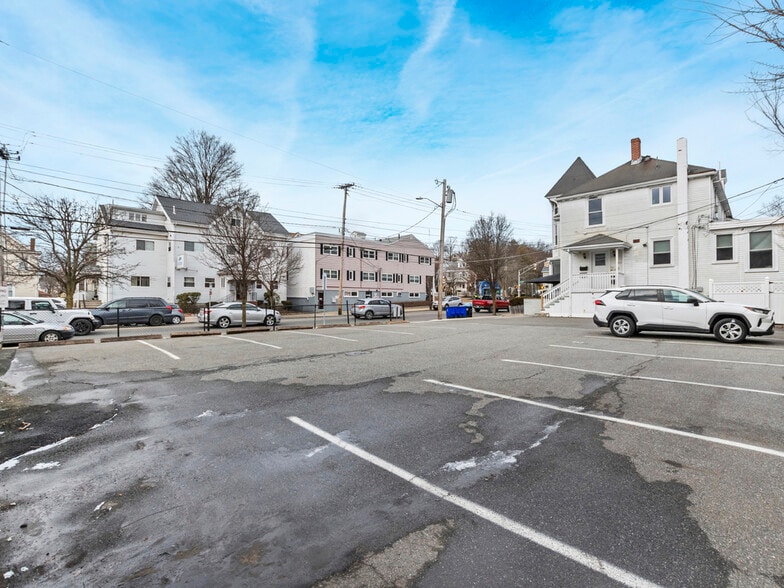 452 Pleasant St, Malden, MA for lease - Building Photo - Image 3 of 9