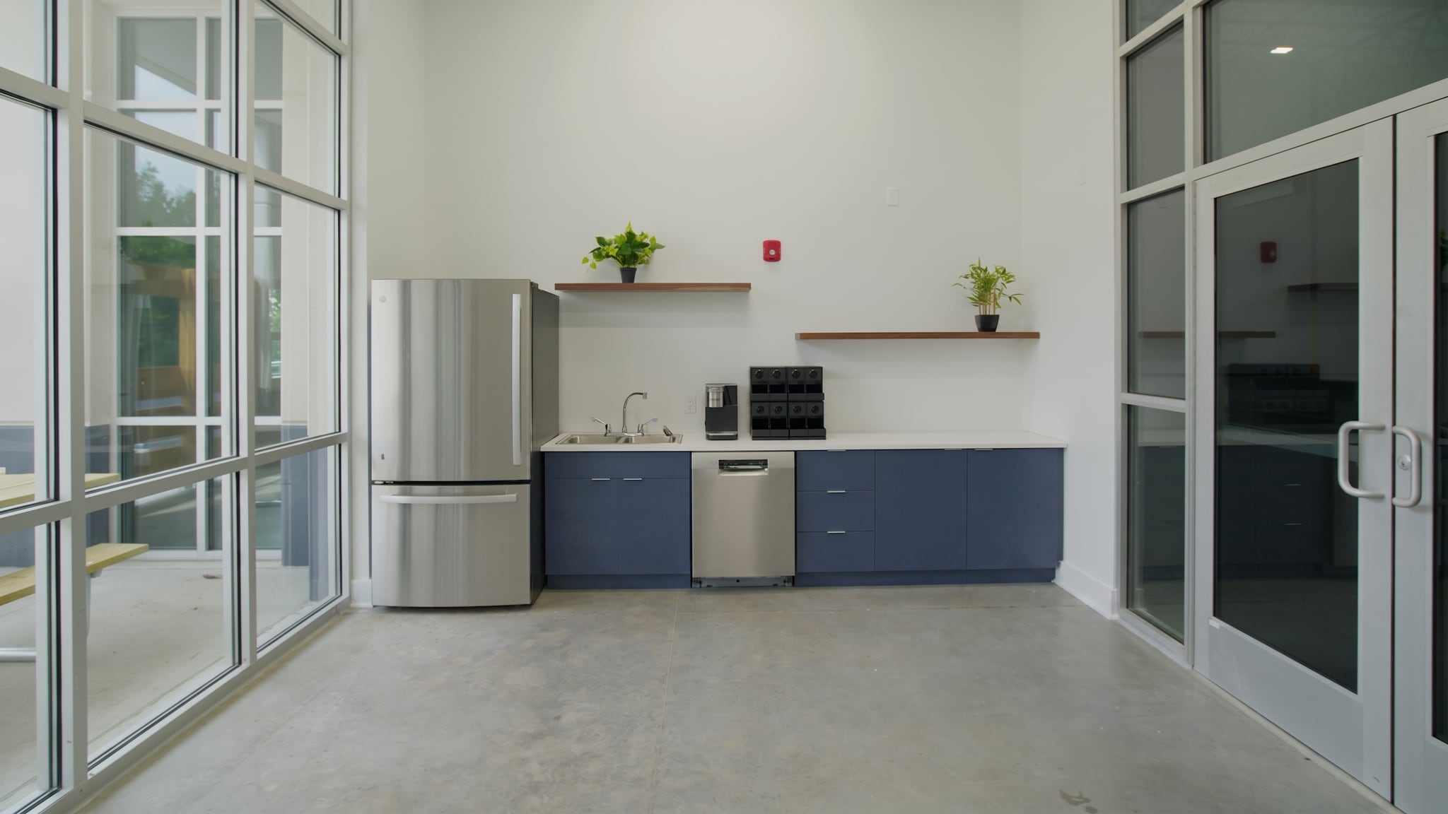 4555 Oldfield Blvd, Pittston, PA for lease Interior Photo- Image 1 of 5