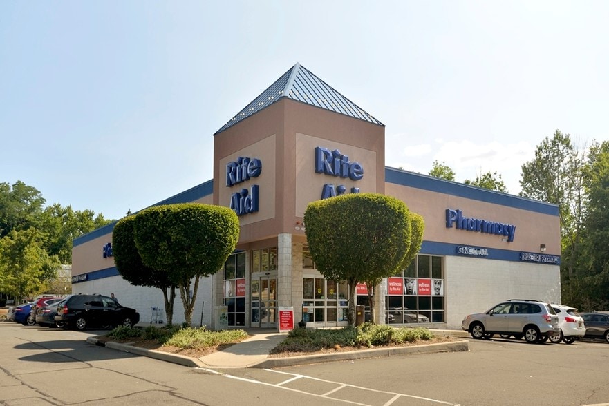 133 Route 303, Valley Cottage, NY for lease - Primary Photo - Image 2 of 3