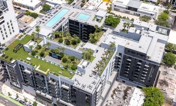 176 NW 25th St, Miami, FL for lease Building Photo- Image 2 of 3