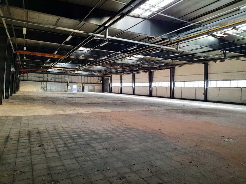 Office in Vénissieux for lease - Interior Photo - Image 2 of 7